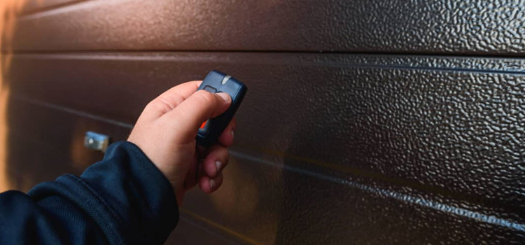 automatic door opener with remote control in Mentone